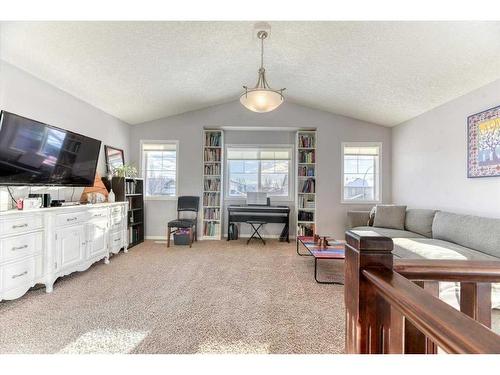 233 Ranch Close, Strathmore, AB - Indoor Photo Showing Living Room