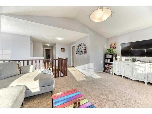 233 Ranch Close, Strathmore, AB - Indoor Photo Showing Living Room