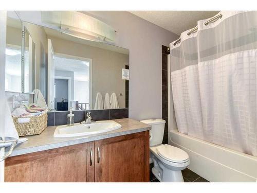 233 Ranch Close, Strathmore, AB - Indoor Photo Showing Bathroom