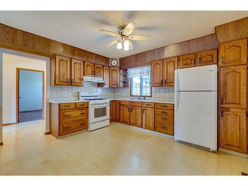 3924 76 Street Nw, Calgary, AB - Indoor Photo Showing Kitchen