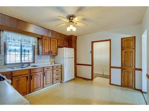 3924 76 Street Nw, Calgary, AB - Indoor Photo Showing Kitchen With Double Sink