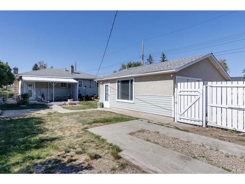 3924 76 Street Nw, Calgary, AB - Outdoor