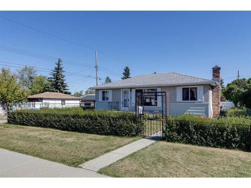 3924 76 Street Nw, Calgary, AB - Outdoor