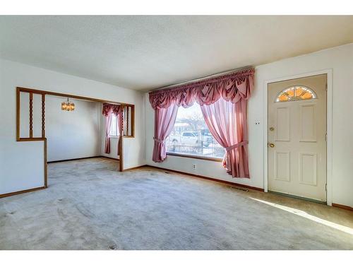 3924 76 Street Nw, Calgary, AB - Indoor Photo Showing Other Room