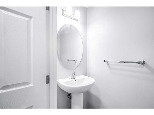 1481 148 Ave Nw, Calgary, AB - Indoor Photo Showing Bathroom