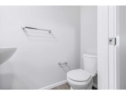 1481 148 Ave Nw, Calgary, AB - Indoor Photo Showing Bathroom