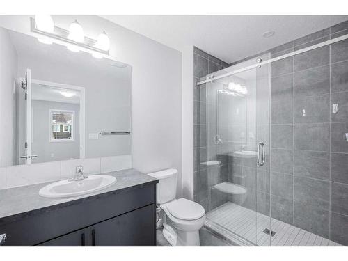 1481 148 Ave Nw, Calgary, AB - Indoor Photo Showing Bathroom