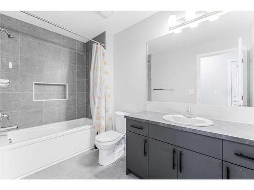 1481 148 Ave Nw, Calgary, AB - Indoor Photo Showing Bathroom