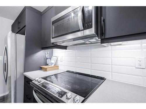 1481 148 Ave Nw, Calgary, AB - Indoor Photo Showing Kitchen