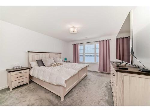 313 Masters Avenue Se, Calgary, AB - Indoor Photo Showing Bedroom