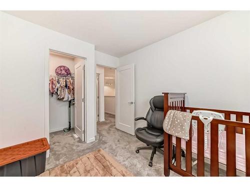 313 Masters Avenue Se, Calgary, AB - Indoor