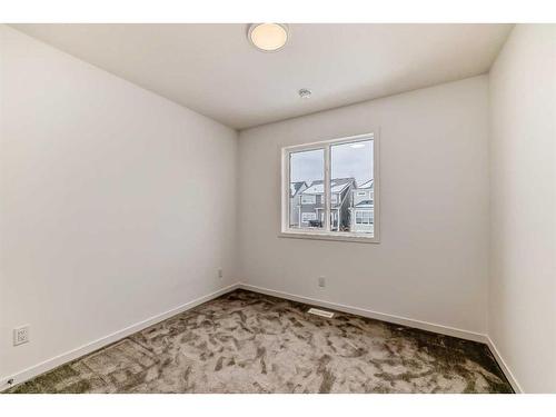 313 Masters Avenue Se, Calgary, AB - Indoor Photo Showing Other Room