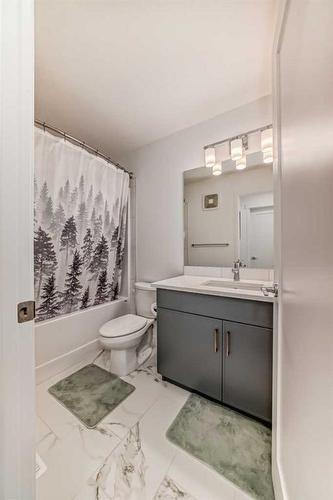 313 Masters Avenue Se, Calgary, AB - Indoor Photo Showing Bathroom