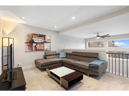 2138 30 Avenue Sw, Calgary, AB - Indoor Photo Showing Living Room