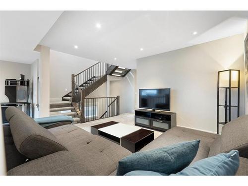 2138 30 Avenue Sw, Calgary, AB - Indoor Photo Showing Living Room