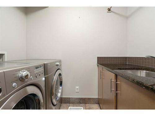 2138 30 Avenue Sw, Calgary, AB - Indoor Photo Showing Laundry Room