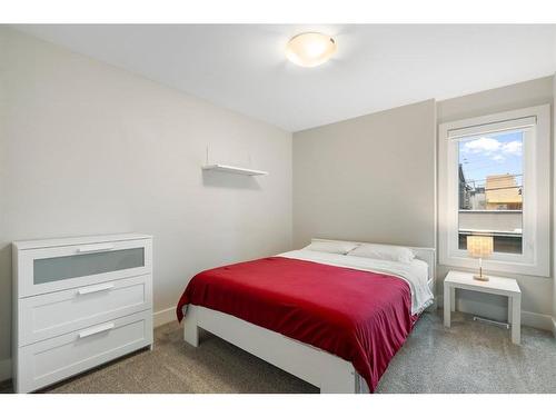 2138 30 Avenue Sw, Calgary, AB - Indoor Photo Showing Bedroom