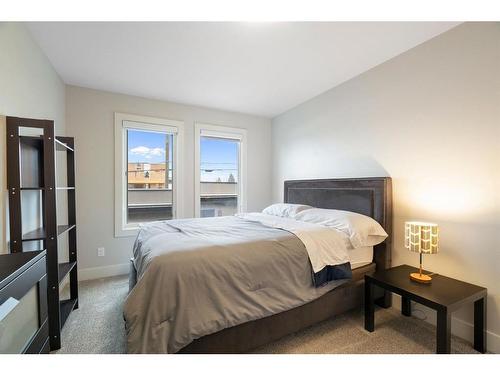 2138 30 Avenue Sw, Calgary, AB - Indoor Photo Showing Bedroom