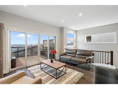 2138 30 Avenue Sw, Calgary, AB - Indoor Photo Showing Living Room