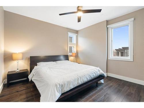 2138 30 Avenue Sw, Calgary, AB - Indoor Photo Showing Bedroom