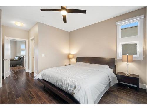 2138 30 Avenue Sw, Calgary, AB - Indoor Photo Showing Bedroom