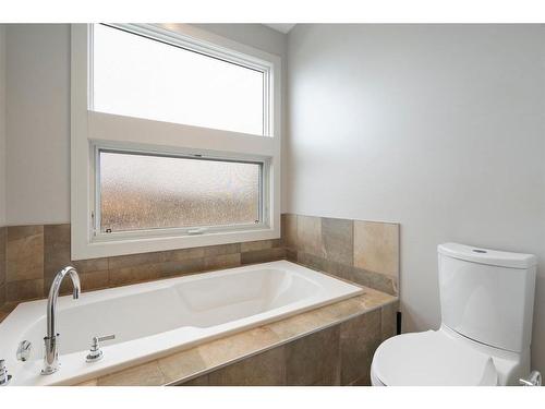 2138 30 Avenue Sw, Calgary, AB - Indoor Photo Showing Bathroom