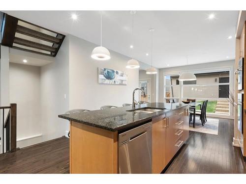 2138 30 Avenue Sw, Calgary, AB - Indoor Photo Showing Kitchen With Upgraded Kitchen