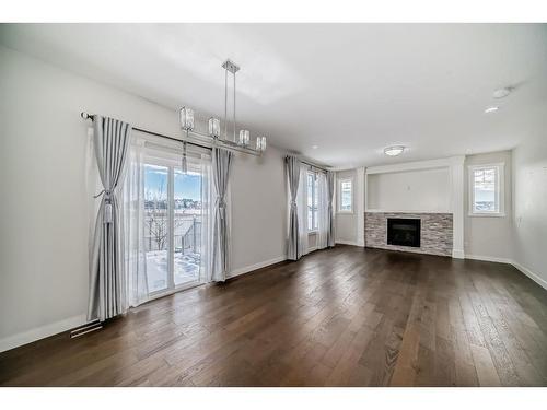 382 Kings Heights Drive Se, Airdrie, AB - Indoor Photo Showing Living Room