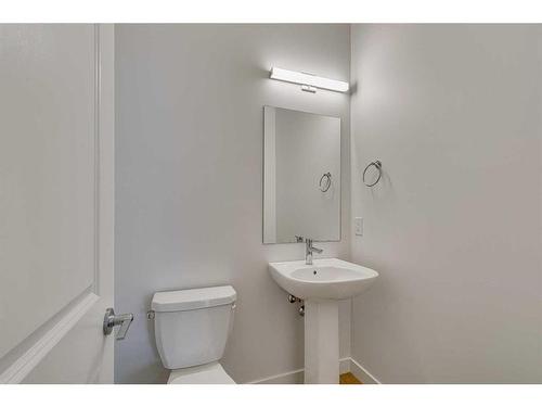 223-8500 19 Avenue Se, Calgary, AB - Indoor Photo Showing Bathroom