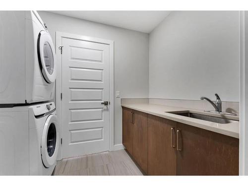 29 South Shore Manor, Chestermere, AB - Indoor Photo Showing Laundry Room