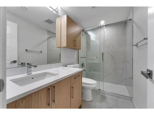 29 South Shore Manor, Chestermere, AB - Indoor Photo Showing Bathroom