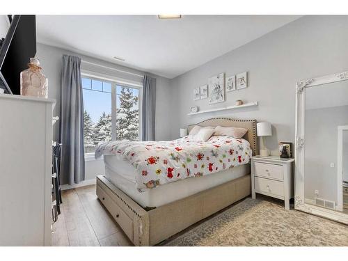 602-8000 Wentworth Drive Sw, Calgary, AB - Indoor Photo Showing Bedroom