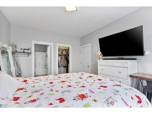 602-8000 Wentworth Drive Sw, Calgary, AB - Indoor Photo Showing Bedroom