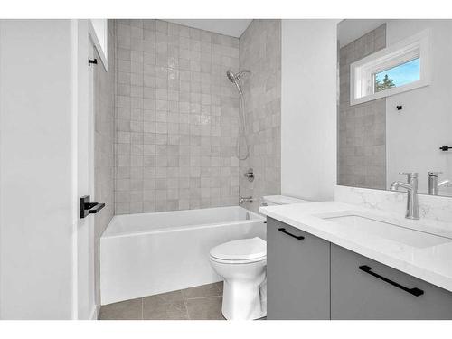 2524 17 Avenue Sw, Calgary, AB - Indoor Photo Showing Bathroom