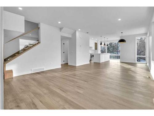 2524 17 Avenue Sw, Calgary, AB - Indoor Photo Showing Living Room