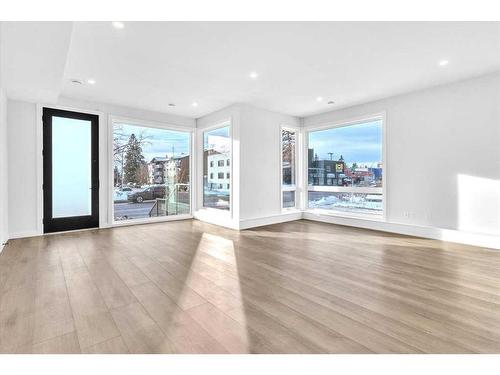 2524 17 Avenue Sw, Calgary, AB - Indoor Photo Showing Living Room