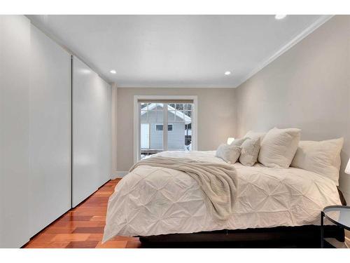 431 Cantrell Drive Sw, Calgary, AB - Indoor Photo Showing Bedroom