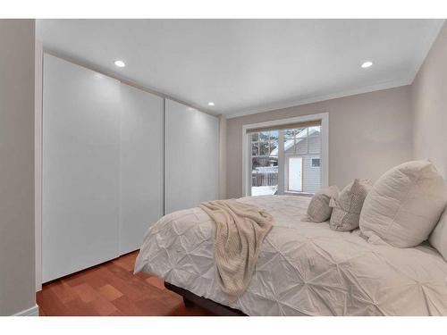 431 Cantrell Drive Sw, Calgary, AB - Indoor Photo Showing Bedroom