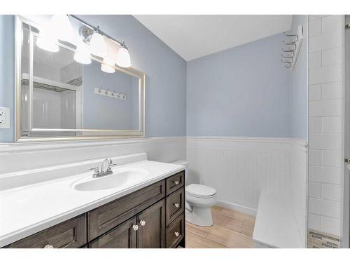 431 Cantrell Drive Sw, Calgary, AB - Indoor Photo Showing Bathroom