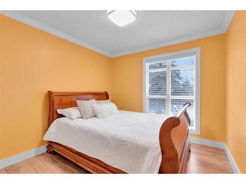 431 Cantrell Drive Sw, Calgary, AB - Indoor Photo Showing Bedroom