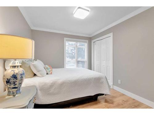 431 Cantrell Drive Sw, Calgary, AB - Indoor Photo Showing Bedroom