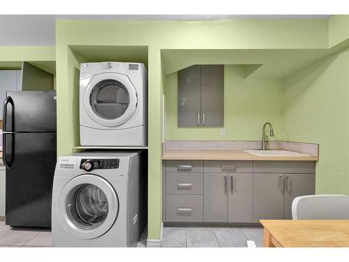 431 Cantrell Drive Sw, Calgary, AB - Indoor Photo Showing Laundry Room