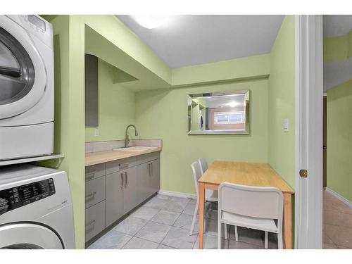 431 Cantrell Drive Sw, Calgary, AB - Indoor Photo Showing Laundry Room