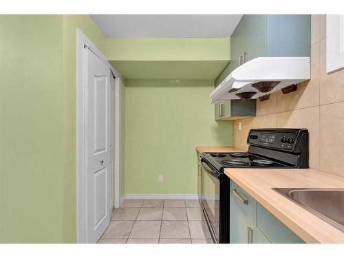 431 Cantrell Drive Sw, Calgary, AB - Indoor Photo Showing Kitchen