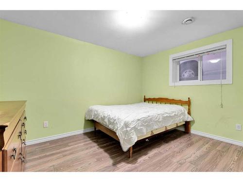 431 Cantrell Drive Sw, Calgary, AB - Indoor Photo Showing Bedroom