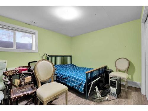 431 Cantrell Drive Sw, Calgary, AB - Indoor Photo Showing Bedroom