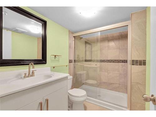 431 Cantrell Drive Sw, Calgary, AB - Indoor Photo Showing Bathroom