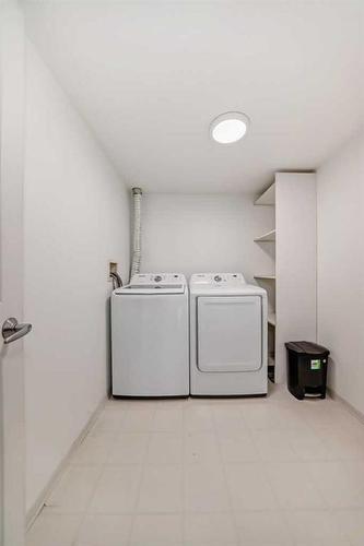 401-1108 6 Avenue Sw, Calgary, AB - Indoor Photo Showing Laundry Room