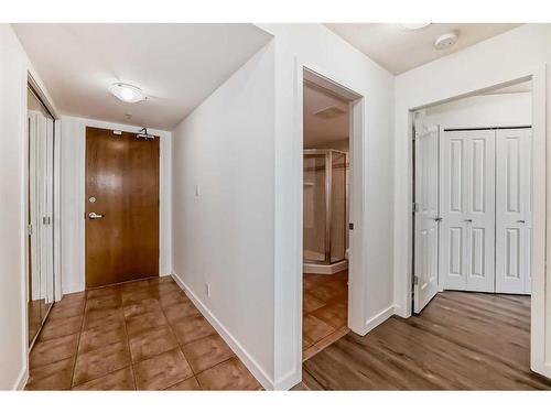 401-1108 6 Avenue Sw, Calgary, AB - Indoor Photo Showing Other Room