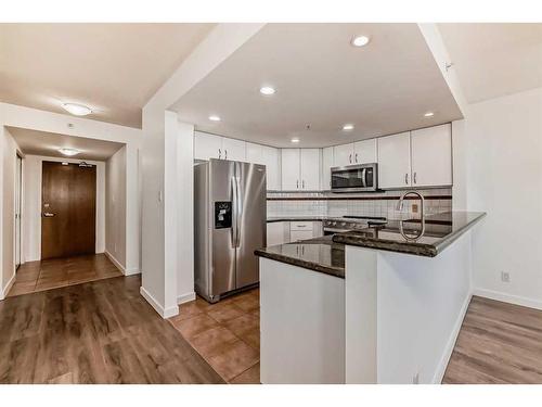 401-1108 6 Avenue Sw, Calgary, AB - Indoor Photo Showing Kitchen With Stainless Steel Kitchen With Upgraded Kitchen